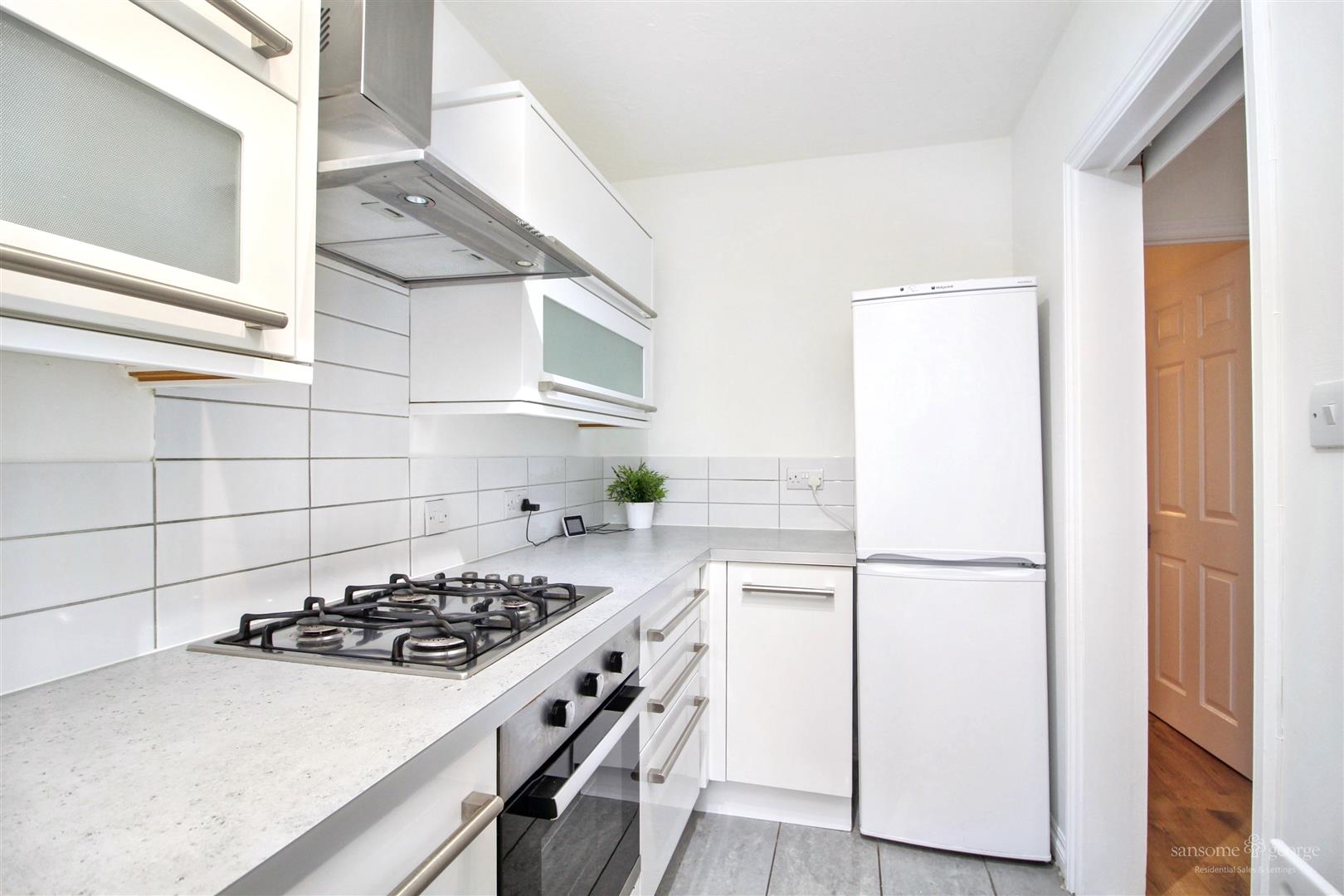 Horseshoe Crescent, Burghfield Common, Reading